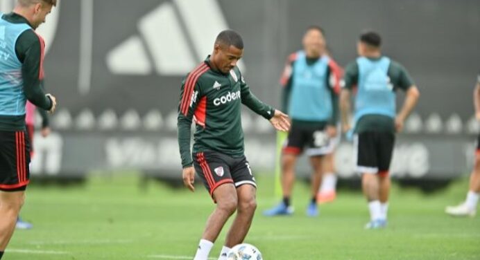 Ex-lateral do Flamengo vê chegada de De La Cruz como benéfica para Arrascaeta