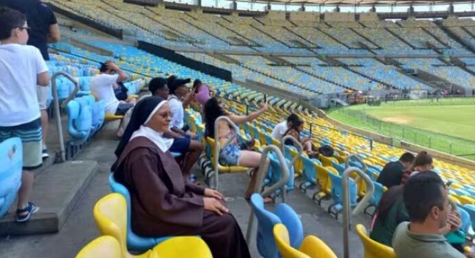 Freira vai ao Maracanã e profetiza ano iluminado ao Flamengo