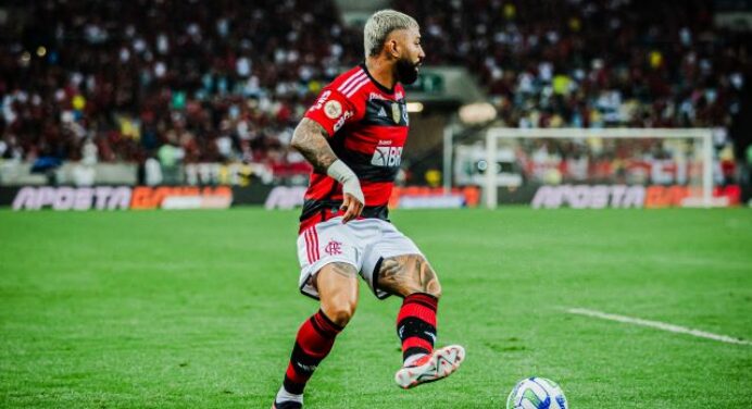 Empresário de Gabigol se pronuncia sobre foto do atacante com camisa do Corinthians