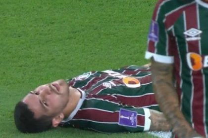 Nino no chão após gol contra pelo Fluminense