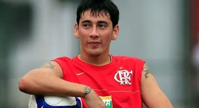 Ex-jogador do Flamengo anuncia aposentadoria