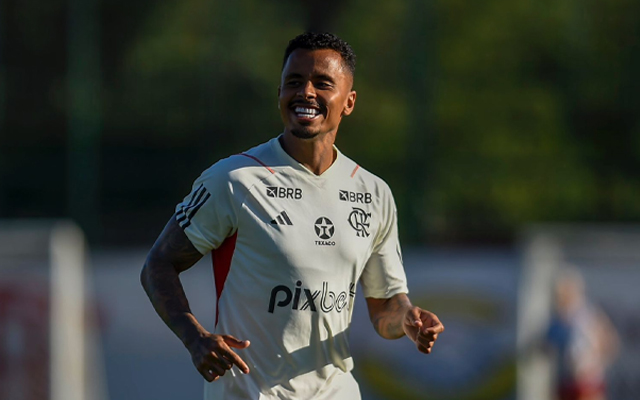 Allan em treino do Flamengo