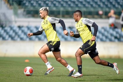 De La Cruz e Arrascaeta em treino do Flamengo