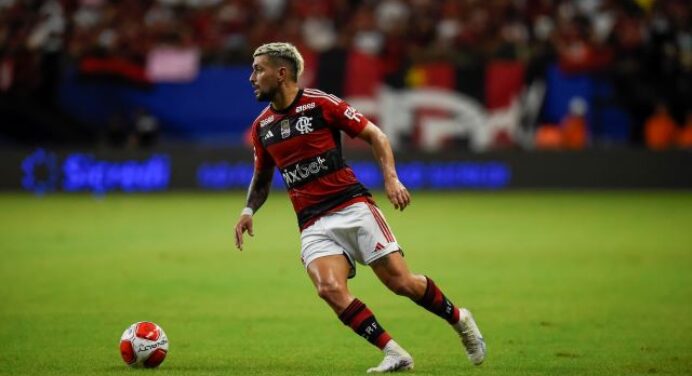 Zico, Junior, Adílio e Arrascaeta: uruguaio entra em seleto grupo após jogo do Flamengo