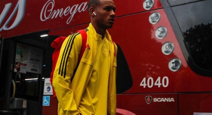 Zagueiro do Flamengo passará por cirurgia após grave lesão no joelho
