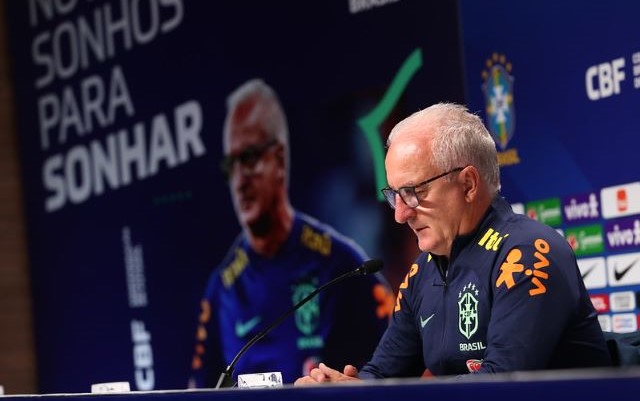 Dorival rebate diretoria do Flamengo após ser acusado de mentir sobre férias de 2022