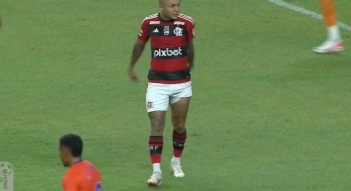 Everton Cebolinha se coloca à disposição para jogar dos 2 lados, mas detalha um ‘incômodo’