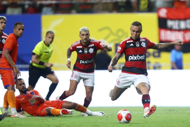 Everton Cebolinha deve ter marca interrompida no Flamengo contra Sampaio Corrêa