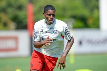 Evertton Araújo em treino do Flamengo