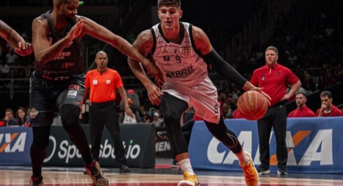 Anotou a placa? Flamengo bate marca centenária, atropela Caxias e volta a vencer no NBB