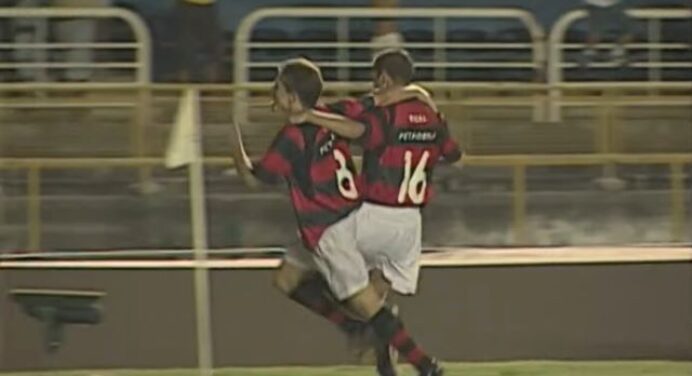 Flamengo volta a jogar 2 vezes no mesmo dia após 22 anos