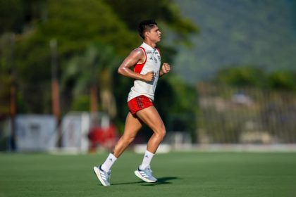 Luiz Araújo em treino pelo Flamengo