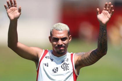 Matheuzinho em treino do Flamengo