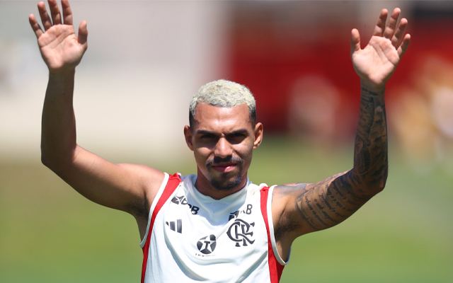 Matheuzinho em treino do Flamengo