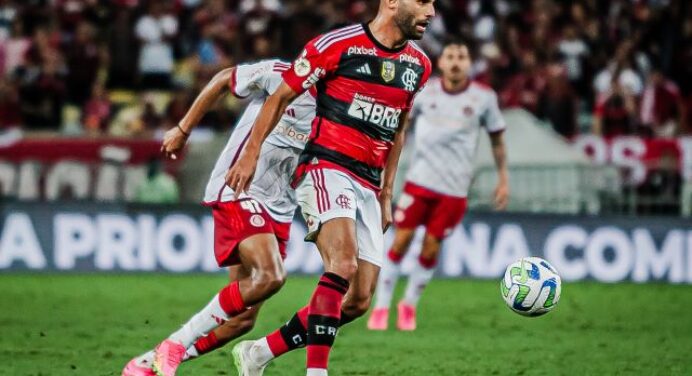 Thiago Maia não é convencido por projeto do Corinthians e deseja seguir no Flamengo