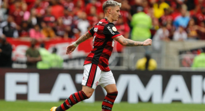 Lateral do Flamengo realiza ‘trabalho especial’ fora de campo; entenda