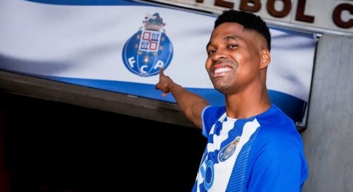 Flamengo avaliou contratação de lateral do Porto antes de fechar com Viña