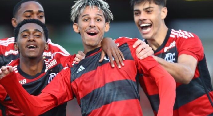 No último ano de sub-20, Werton celebra golaço em estreia na Copinha e espera chance com Tite