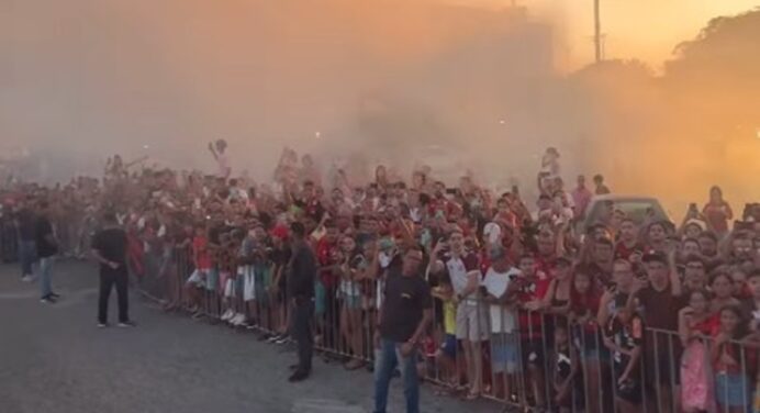 Léo Pereira se encanta com recepção de torcida do Flamengo em Aracaju