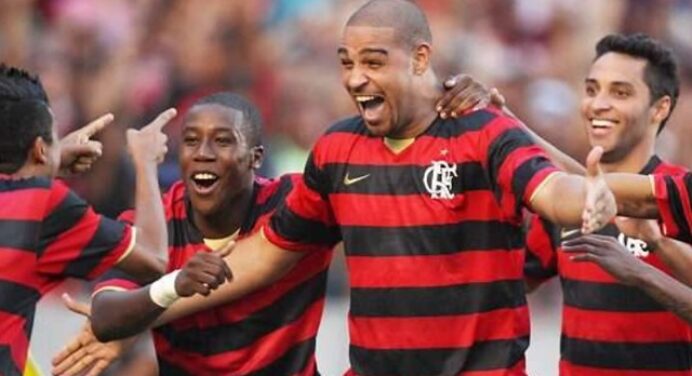 Ex-volante do Flamengo manda recado para Adriano após jogo no Maracanã