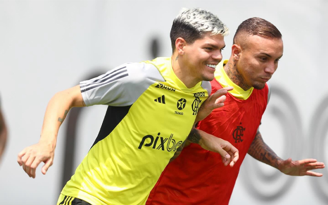 Ayrton Lucas e Cebolinha em treino do Flamengo