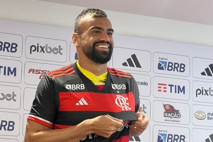 Fabrício Bruno em coletiva do Flamengo