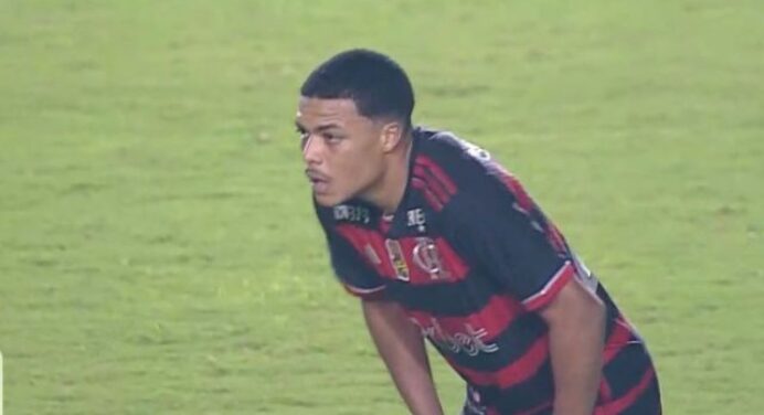 Auxiliar técnico vê Igor Jesus pronto para duas funções; Tite elogia De La Cruz em jogo do Flamengo