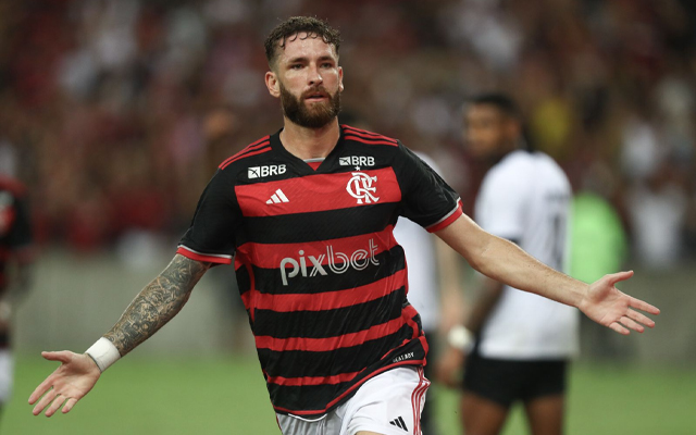 Léo Pereira vibra com gol pelo Flamengo