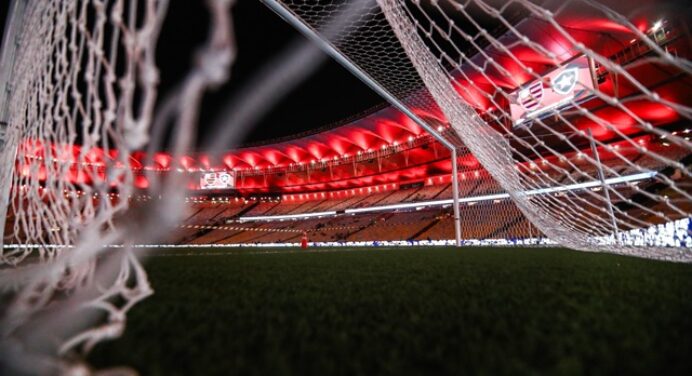 Flamengo enfrenta o Fluminense com 100% de aproveitamento como mandante no Carioca