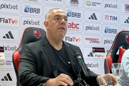 Marcos Braz em coletiva do Flamengo