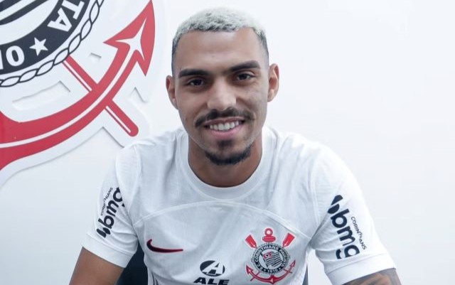 Matheuzinho com a camisa do Corinthians