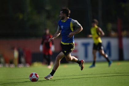 Viña em treino do Flamengo