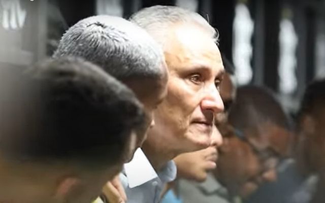 Tite adota discurso de ‘pai’ em vestiário do Flamengo após jogo contra o Fluminense