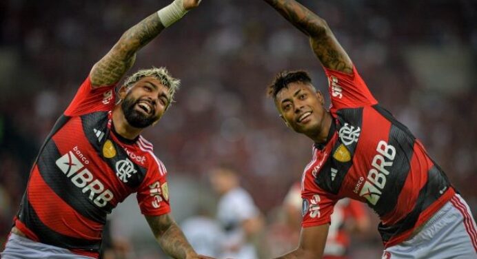 FIFA e Conmebol usam fotos do Flamengo para homenagear criador do Dragon Ball