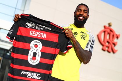 Gerson com a camisa 8 do Flamengo