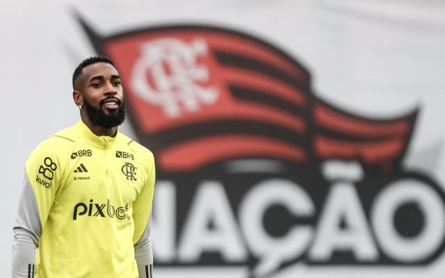 Gerson em treino para definição da escalação do Flamengo