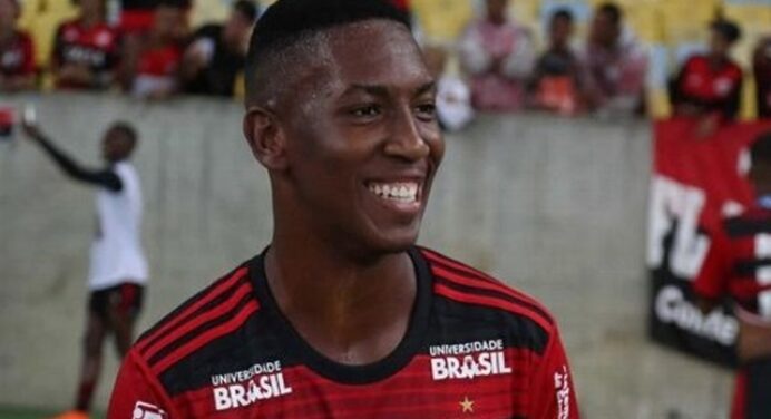 Amazonas fecha com ex-Flamengo para disputa da Série B