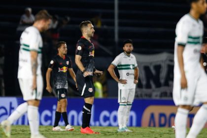 Matheus Gonçalves e Léo Ortiz no Bragantino