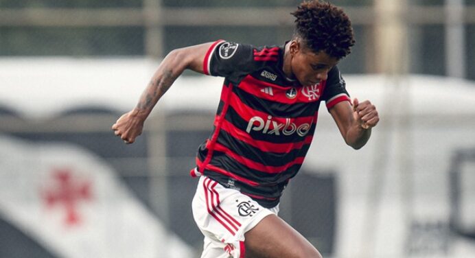 Atacante do Flamengo avalia preparação para início do Campeonato Brasileiro