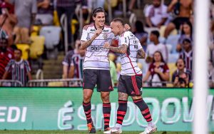 Pedro e Everton Cebolinha comemoram gol do Flamengo contra o Fluminense