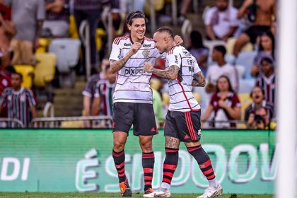 Pedro e Everton Cebolinha comemoram gol do Flamengo contra o Fluminense