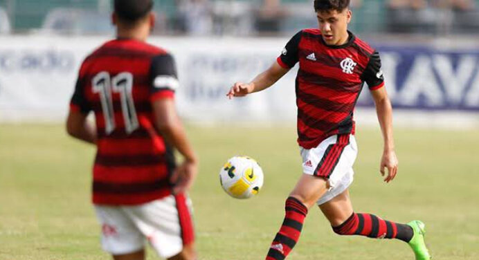 Lateral do Flamengo se aproxima de acerto com time da Série B