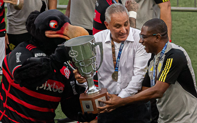 Tite, Cesar Sampaio e Urubão comemoram título do Flamengo