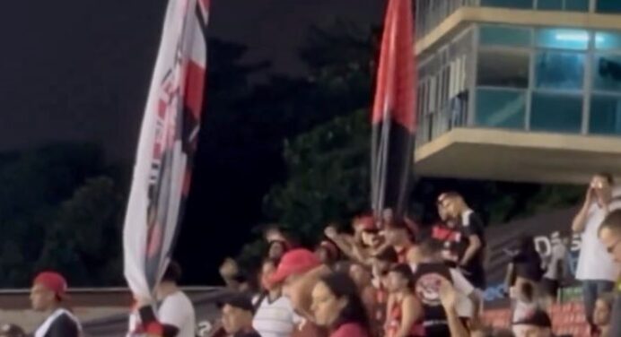 Torcedores do Flamengo protestam após 3ª derrota no Brasileiro Feminino; veja vídeo