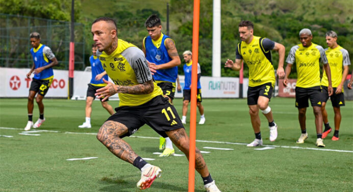 Cebolinha avança em recuperação de lesão no Flamengo; atacante começa transição física na próxima semana