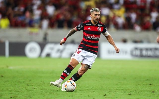 Arrascaeta em jogo pelo Flamengo antes de ser desfalque