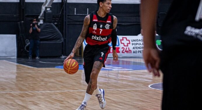 Jogador do Flamengo avalia vitória contra Botafogo pelo NBB e projeta 2º jogo: “Ter bastante energia”