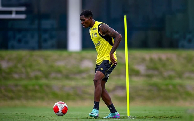 Evertton Araújo em treino do Flamengo