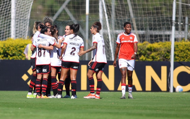 Flamengo tropeça contra o Internacional e segue no Z-4 do Brasileirão feminino