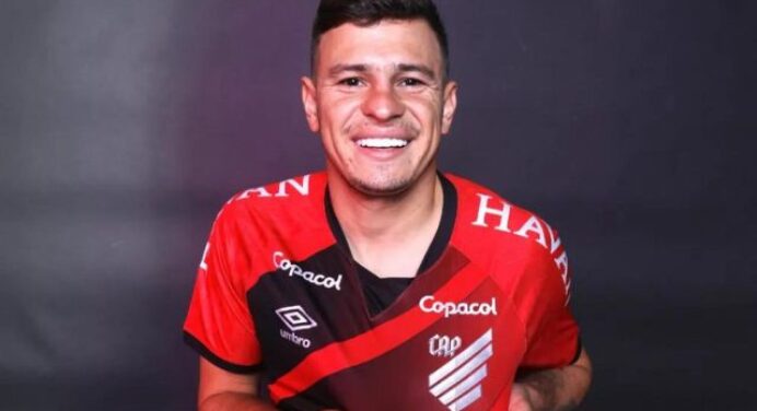 Vasco faz proposta ao Athletico-PR por Hugo Moura, ex-Flamengo